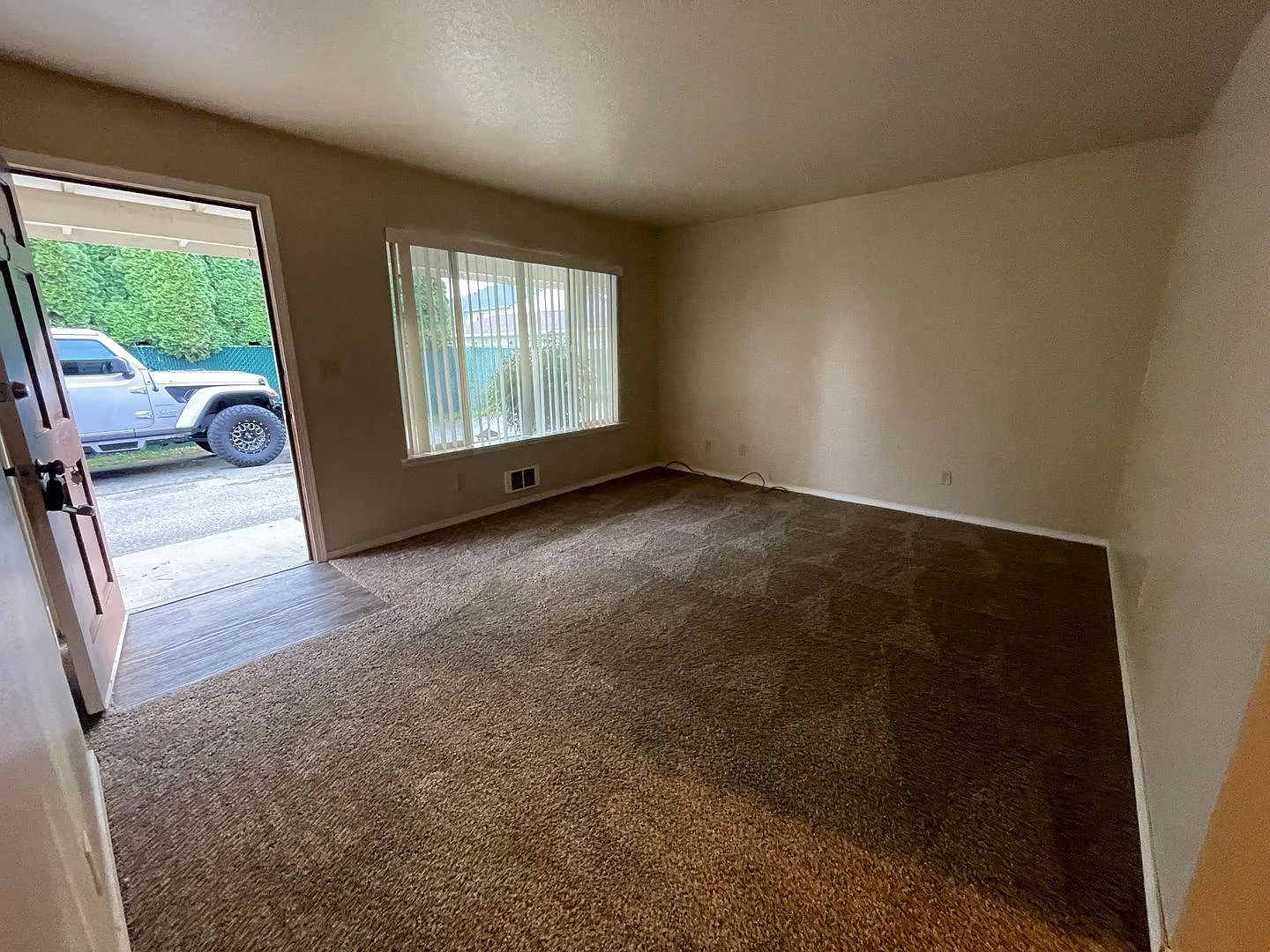 2 bed, 737 sqft, $1,650 — Photo 2