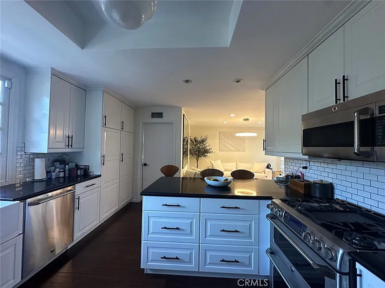 6757 Daryn Dr — Photo 10