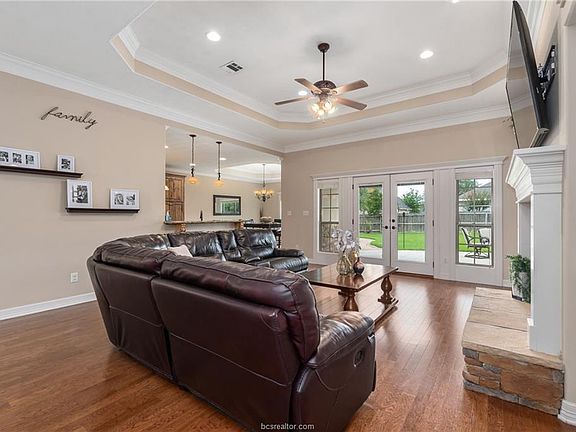 5th image of 3705 Park Oak Dr