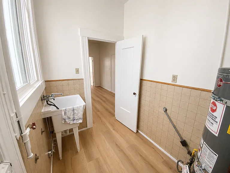 928 Geneva Ave — Photo 10