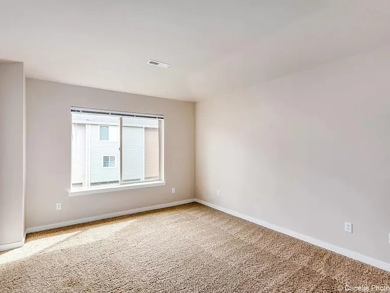 410 NE Patricia Ann Pl — Photo 11