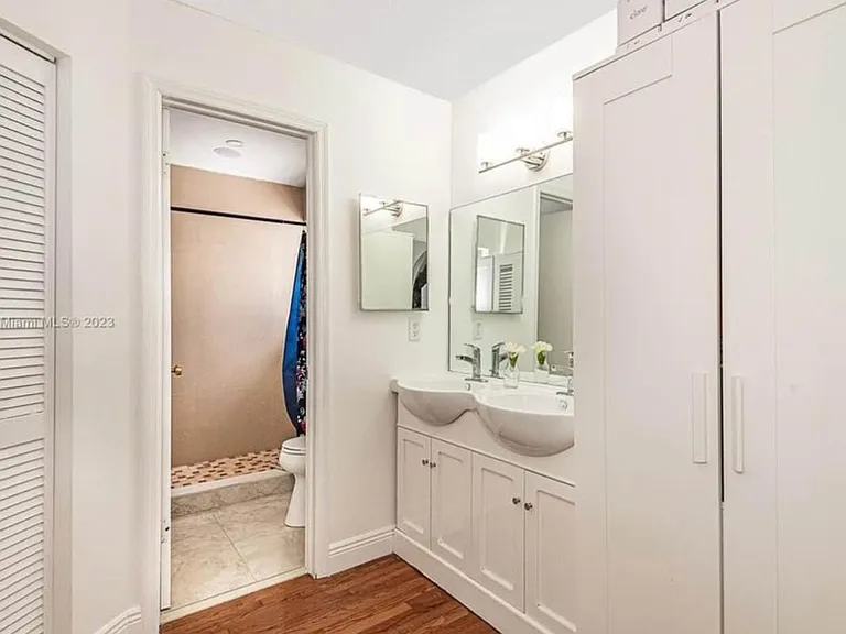 15565 SW 63rd Ter — Photo 13