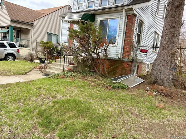 25612 Powers Ave, Dearborn Heights, MI 48125