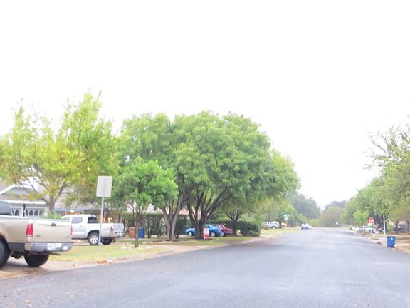 5th image of 925 Peggotty Pl