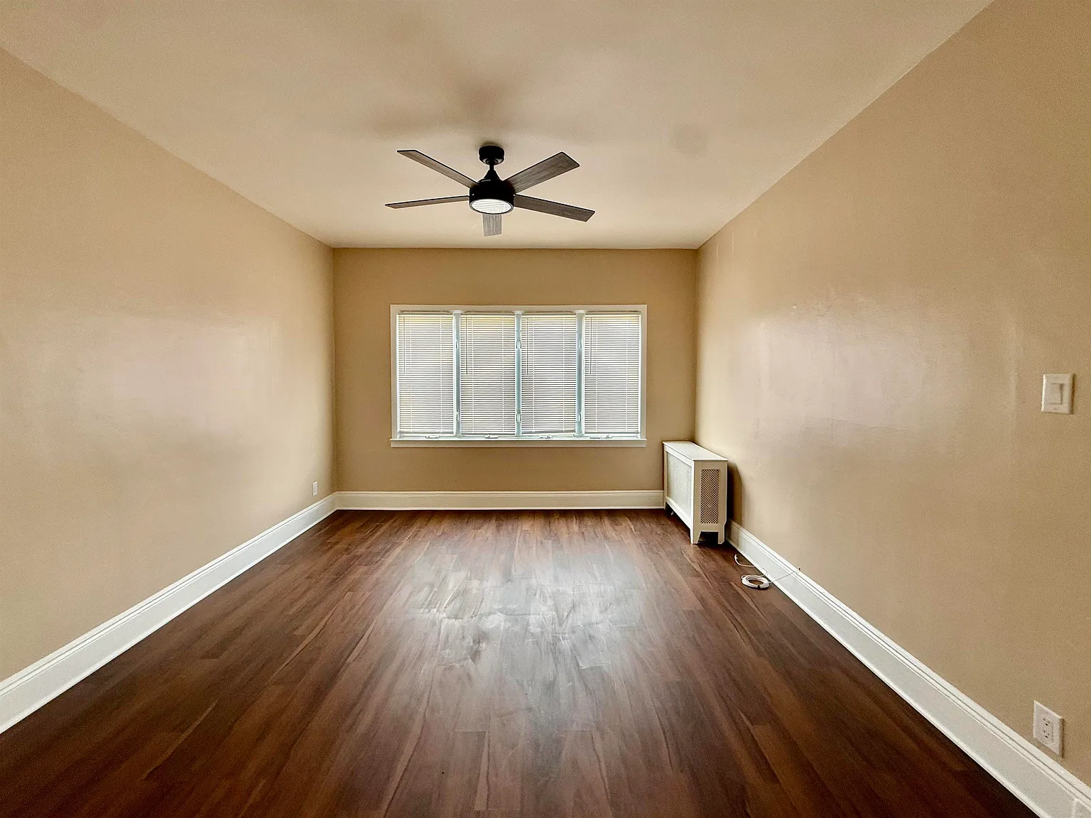 2 bed, 1.0 bath, 1100 sqft, $2,200 — Photo 2