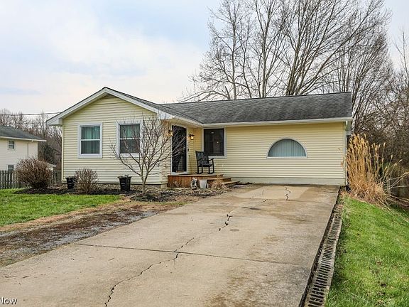 3rd image of 10676 Holcomb Rd