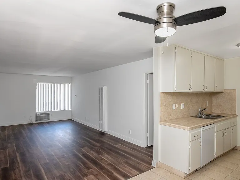 5851 Hazeltine Ave. — Photo 18