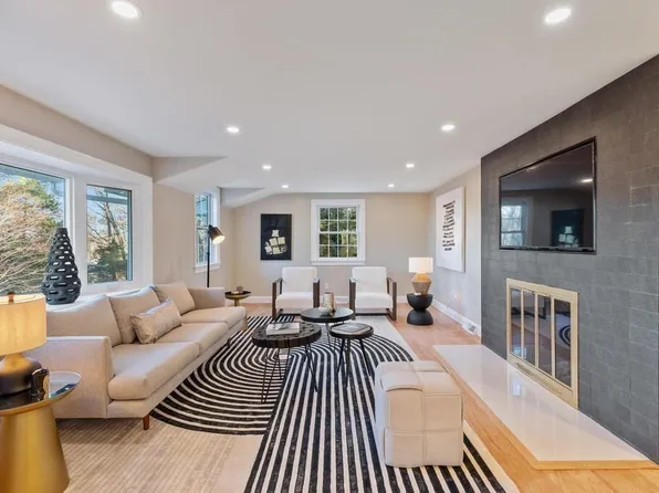 365 Blue Hill Dr, Westwood, MA 02090