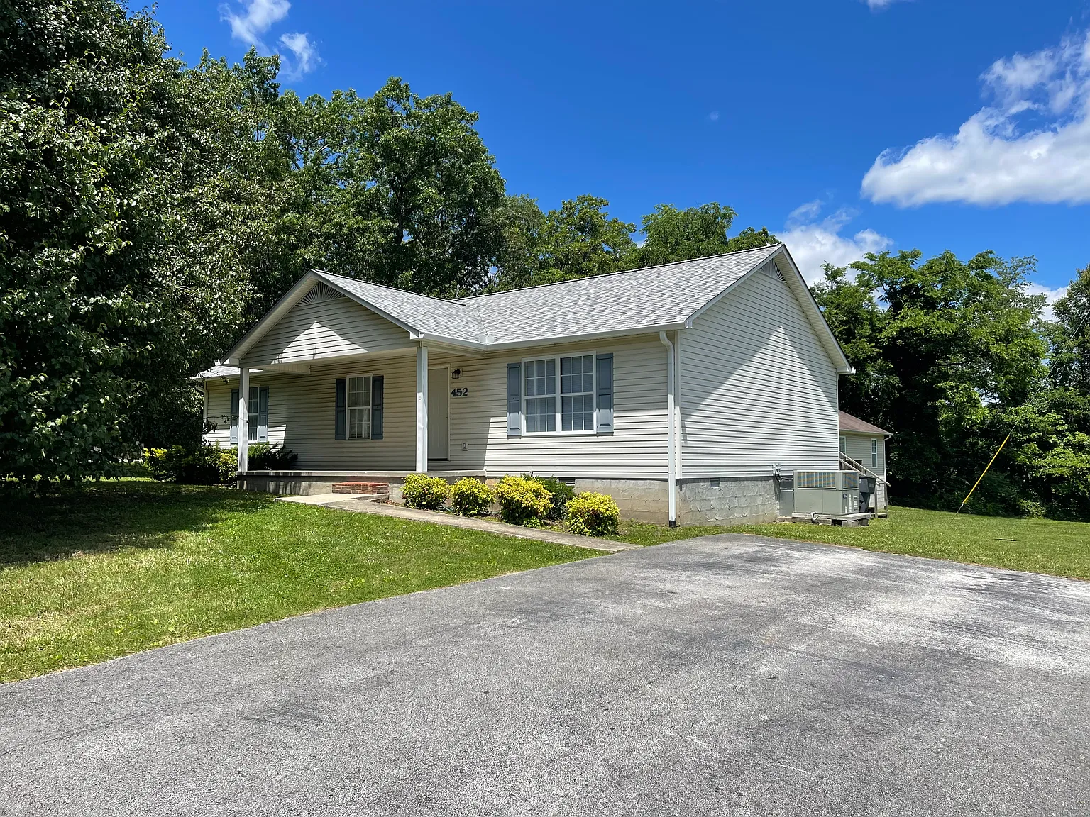 452 Bryce Dr — Photo 2