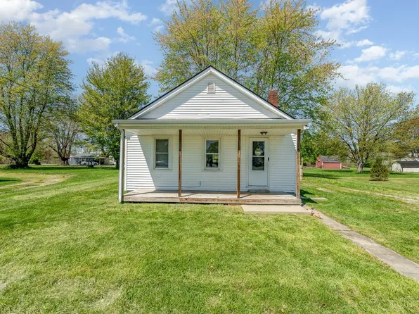 6 Walnut St, Mowrystown, OH 45155