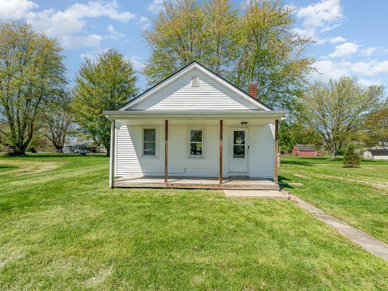 6 Walnut St, Mowrystown, OH 45155