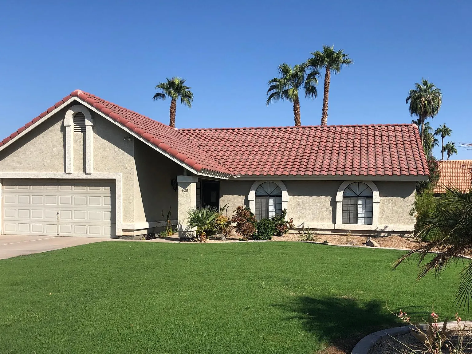 420 E Meadows Ln — Photo 1
