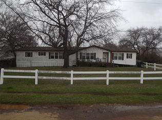 209 E Sycamore St, Ravenna, TX 75476