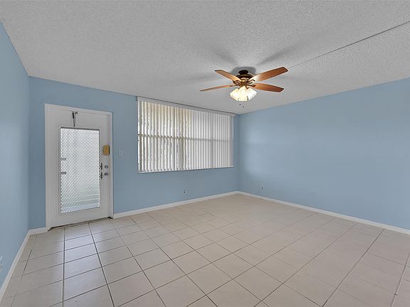 4th image of 9121 Sunrise Lakes Boulevard #113
