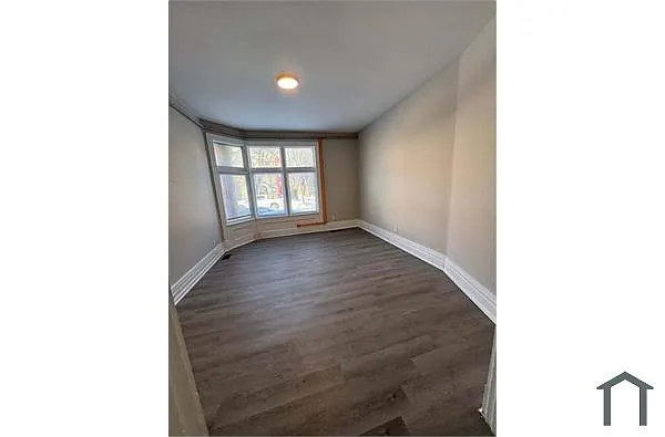 Building Photo - 114 W Oak St #1