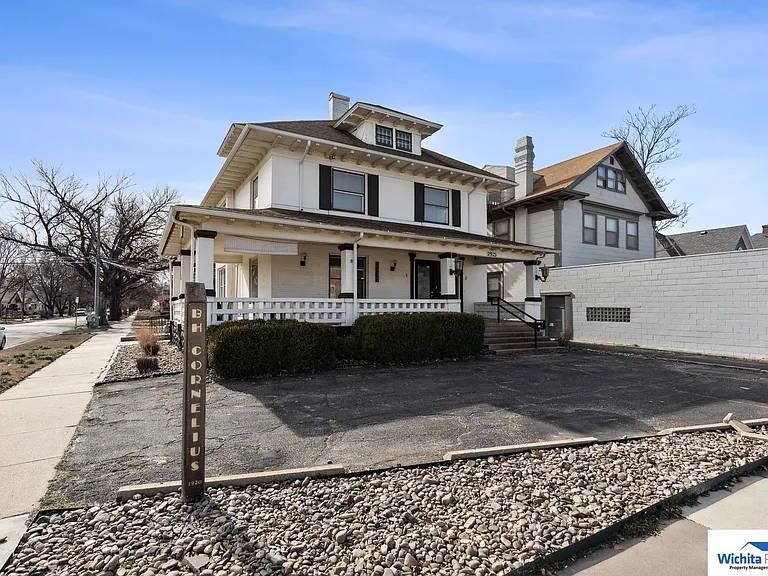 2925 E. Douglas — Photo 14