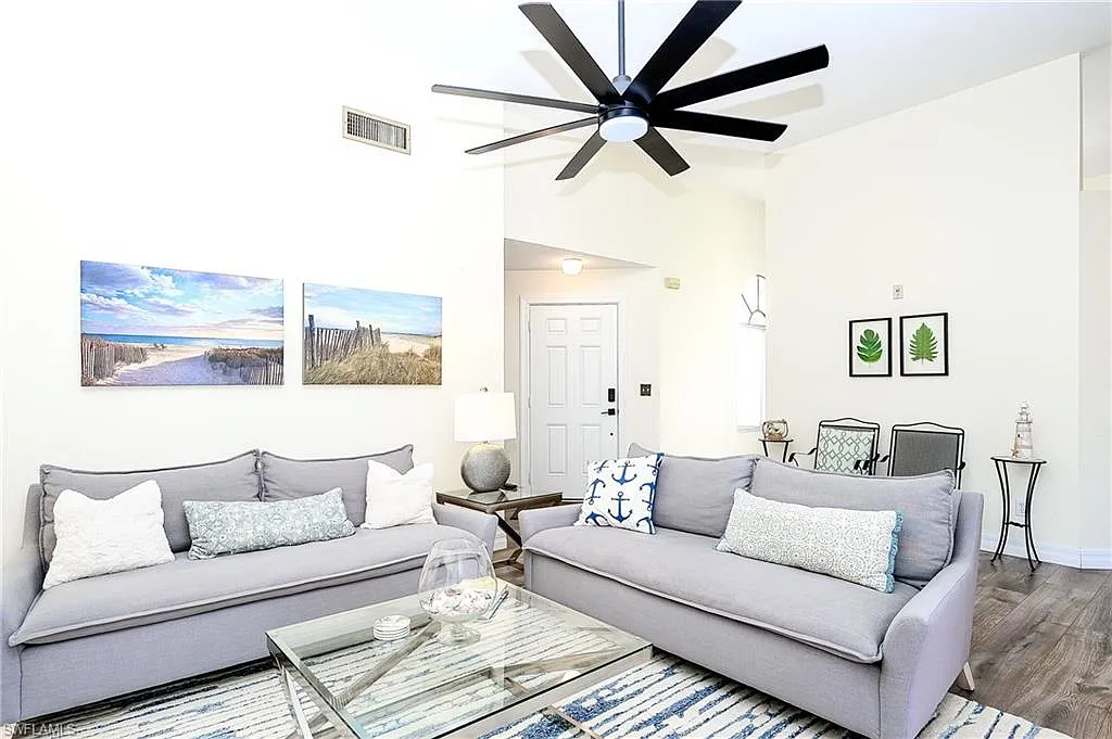 2 bed, 2.0 bath, 1350 sqft, $7,500 — Photo 3