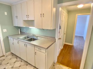 2 Lindenwood Dr #1, South Burlington, VT 05403