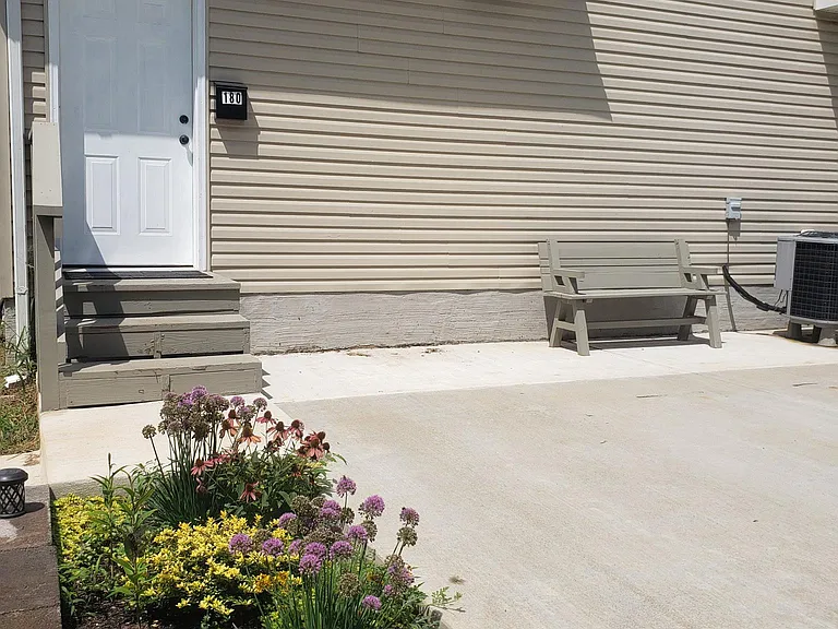 180 Marrs Ln — Photo 1