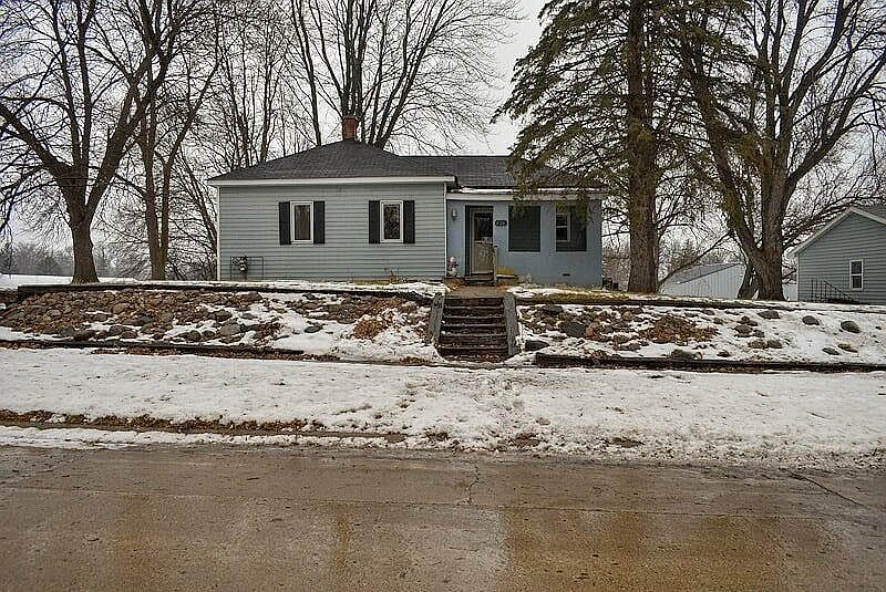 1st image of 435 E 12th St