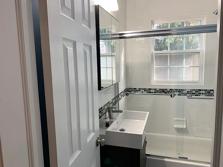 2050 Wycliffe Ave — Photo 7
