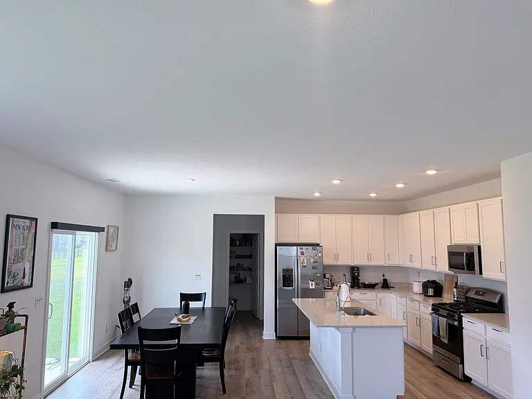 2137 Egbert Rd — Photo 12