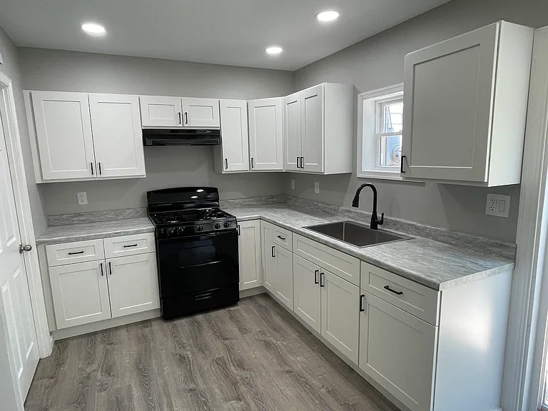 31 Rose Ln — Photo 1