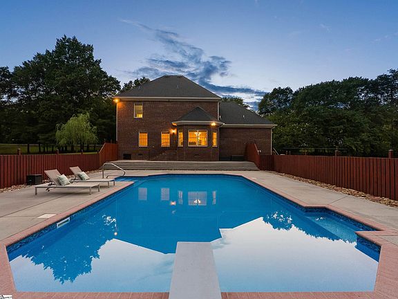 2nd image of 453 Circle Rd