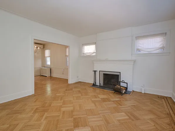 16 Colonial Gardens image 6 of 40