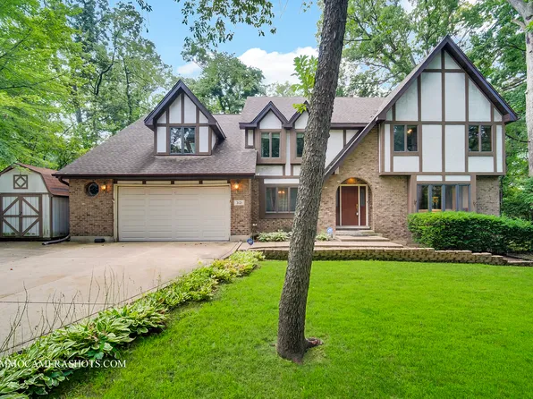 3121 Whispering Oaks Ln, Woodridge, IL 60517