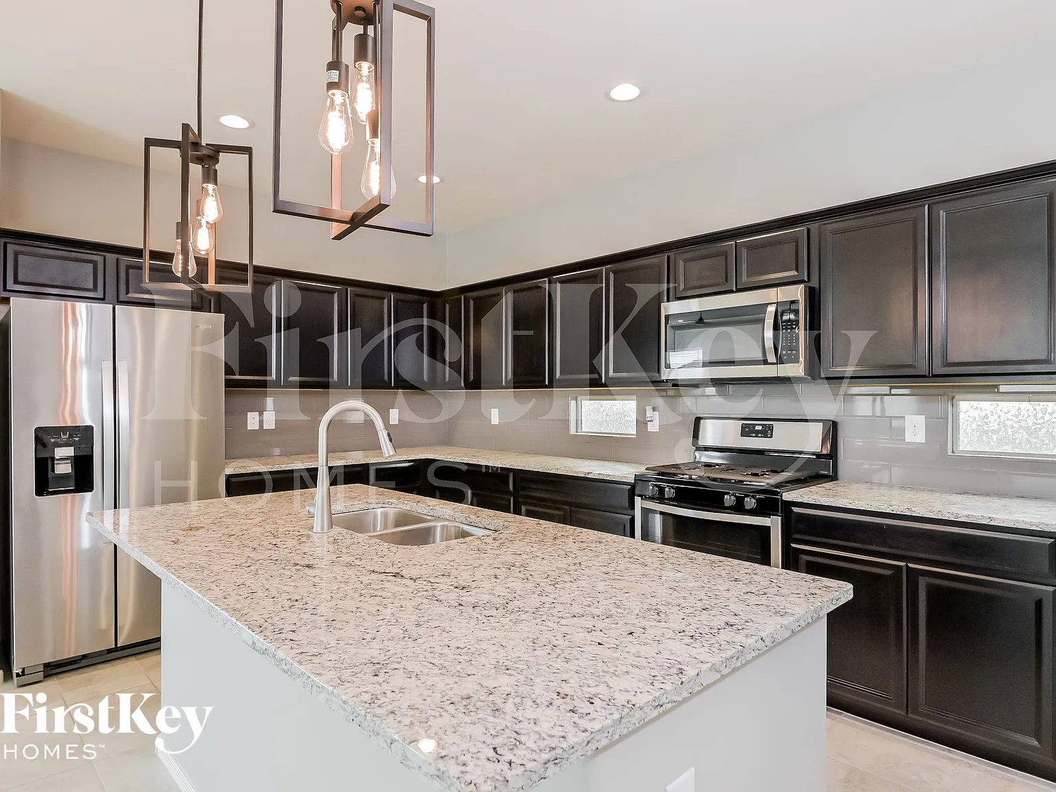 4 bed, 3.0 bath, 2694 sqft, $2,370 — Photo 4