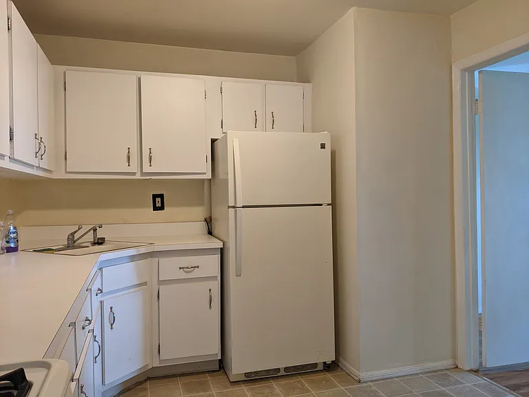 College Dr — Photo 3