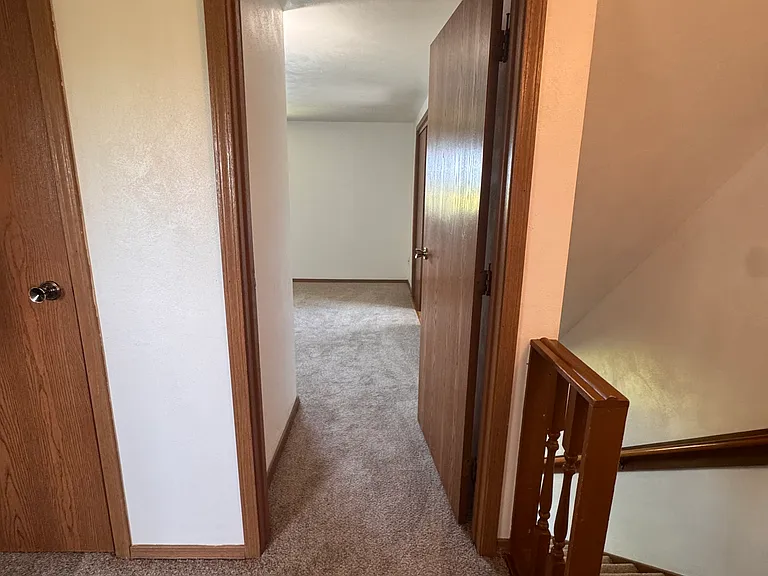 2nd floor hallway and closet