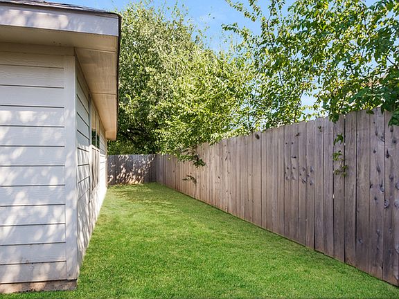 5th image of 2605 Bear Oak Dr