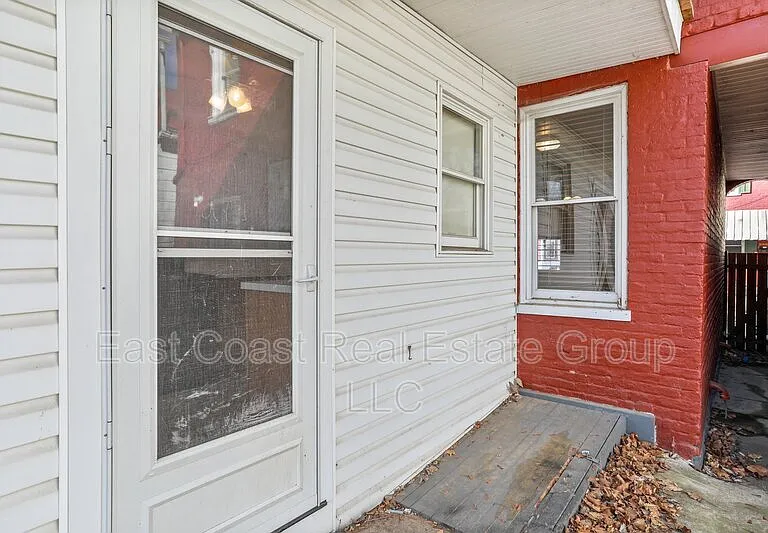 118 S Locust St — Photo 20