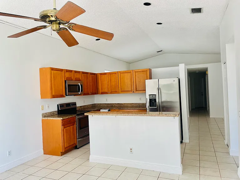 7093 Middlebury Dr #7093 — Photo 10