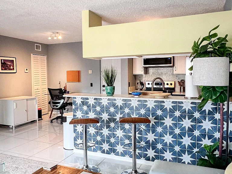 460 S Park Rd #206 — Photo 3