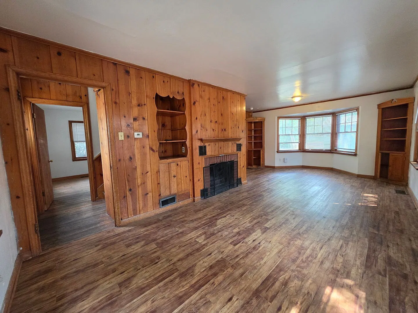 3 bed, 2 bath Two Story House in Goss/Grove. Close to campus. — Photo 3