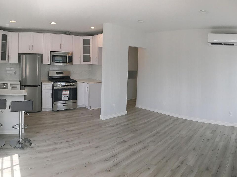 1st image of 3125 Silver Lake Blvd