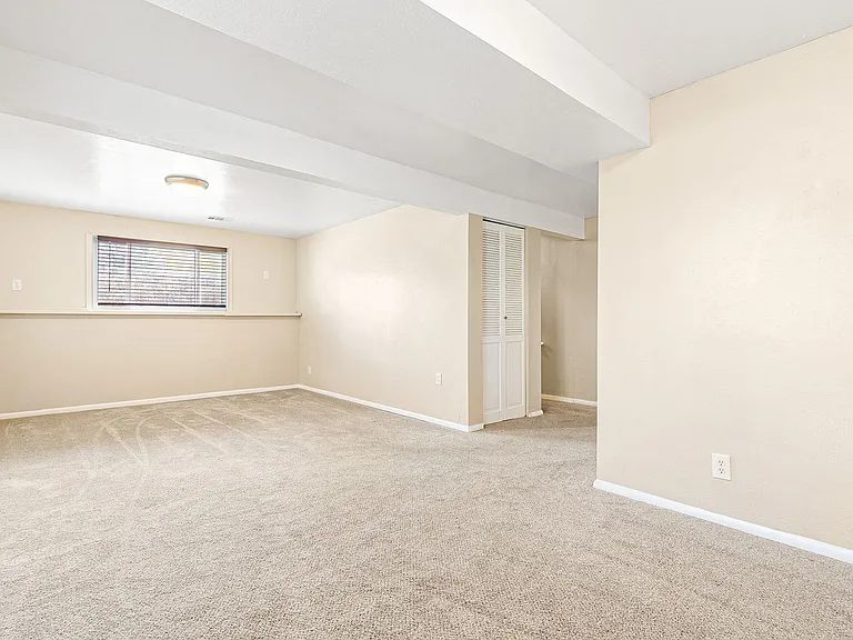 1405 S Sierra Dr — Photo 18