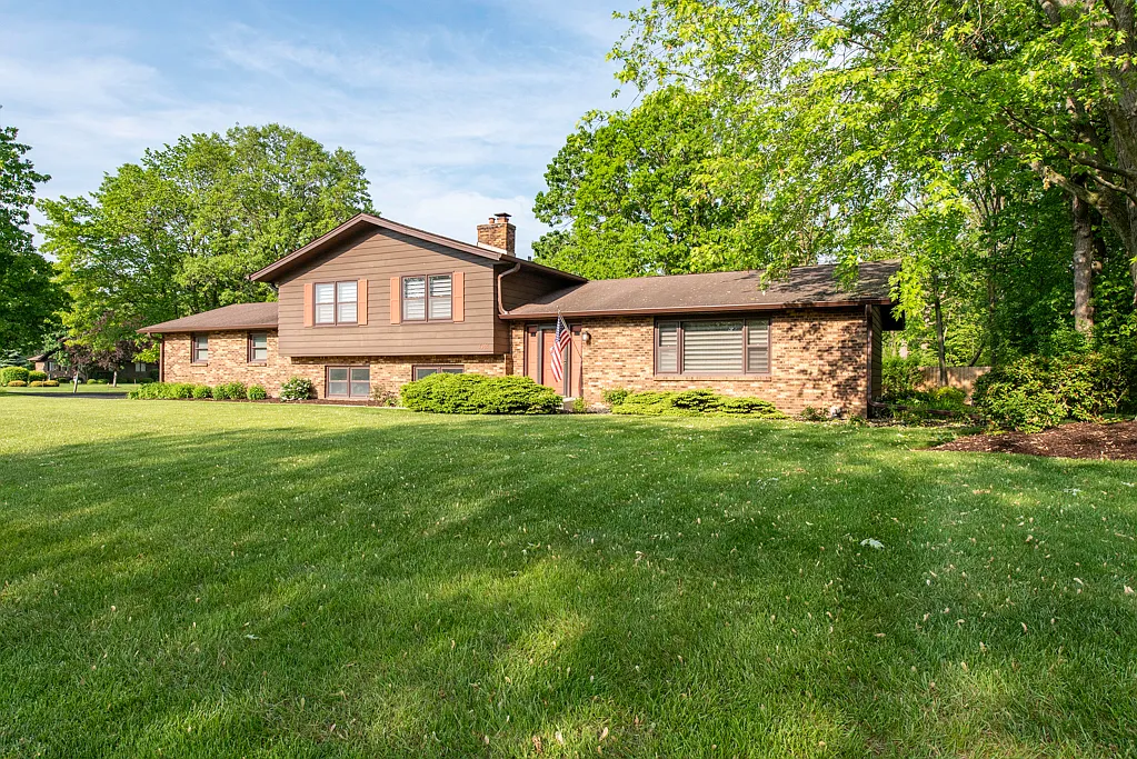 1401 Funderburk Dr photo 1