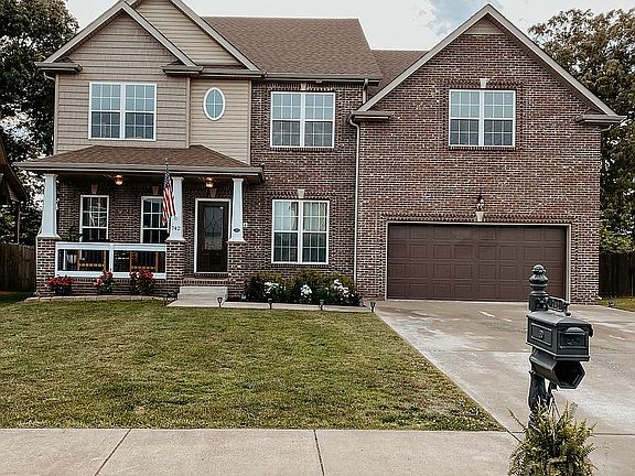 3rd image of 742 Cavalier Dr