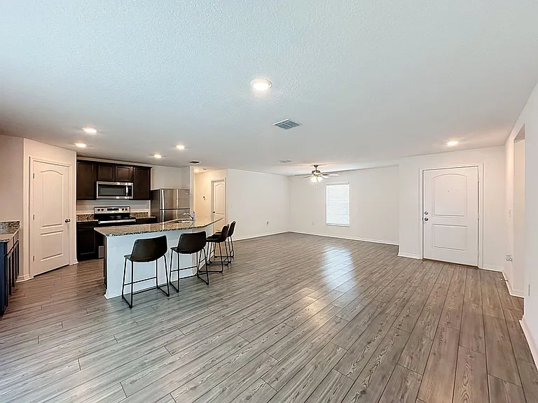 1407 Hillsborough Way — Photo 11