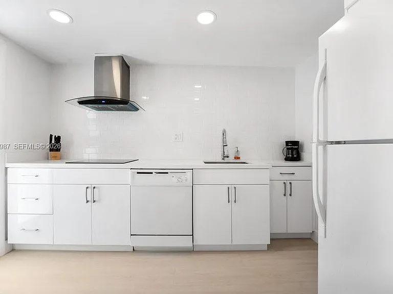 240 Galen Dr #112 — Photo 11