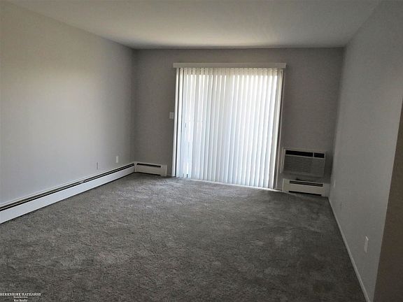 4th image of 32175 Beaconsfield St #40