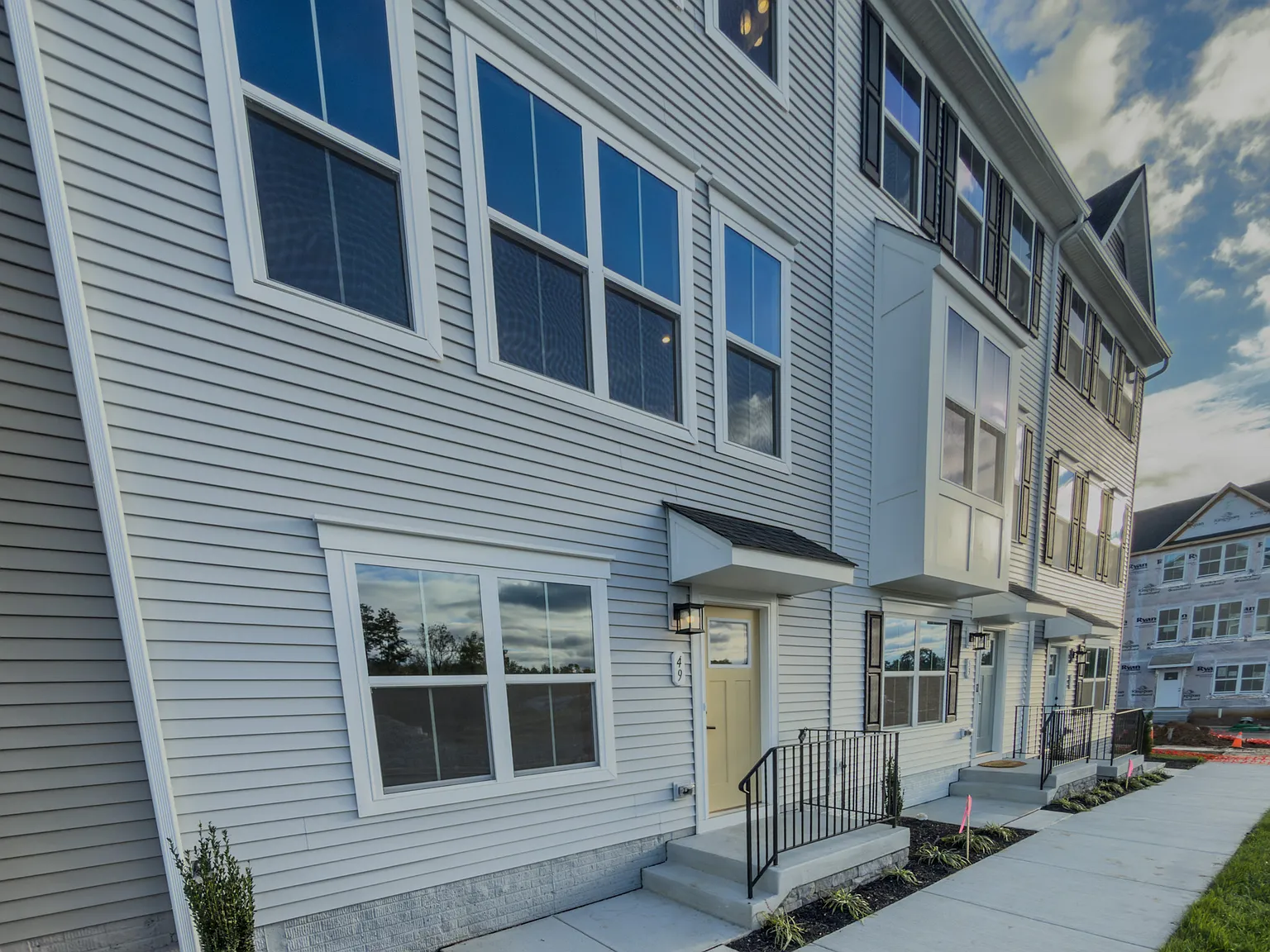 3 bed, 2.5 bath, 1629 sqft, $1,950 — Photo 2
