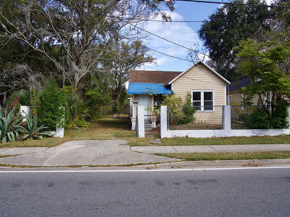 1st image of 215 W 27th St