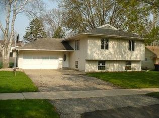 739 Zumbro Dr NW, Rochester, MN 55901