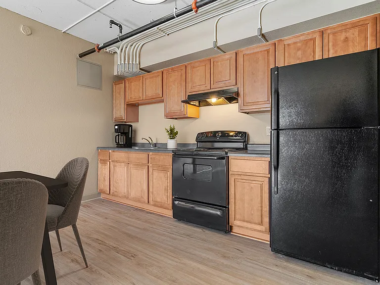 E Street Flats - Student Housing — Photo 6