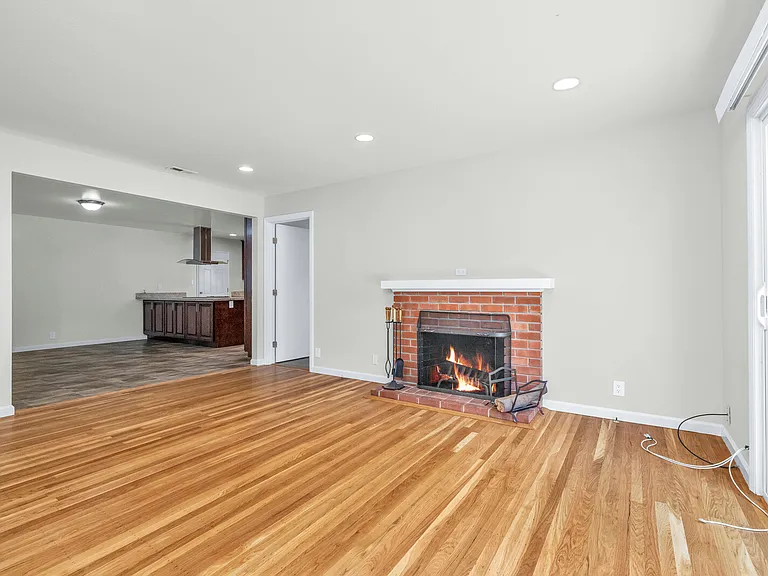 761 San Carlos Ave — Photo 13
